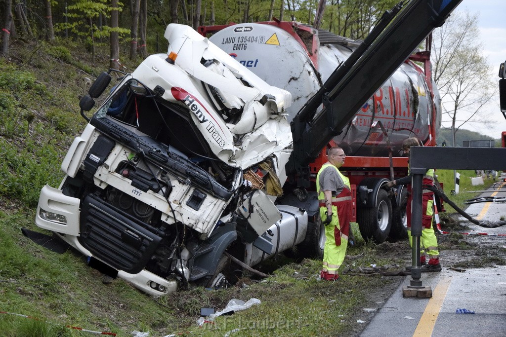 VU Gefahrgut LKW umgestuerzt A 4 Rich Koeln Hoehe AS Gummersbach P468.JPG - Miklos Laubert